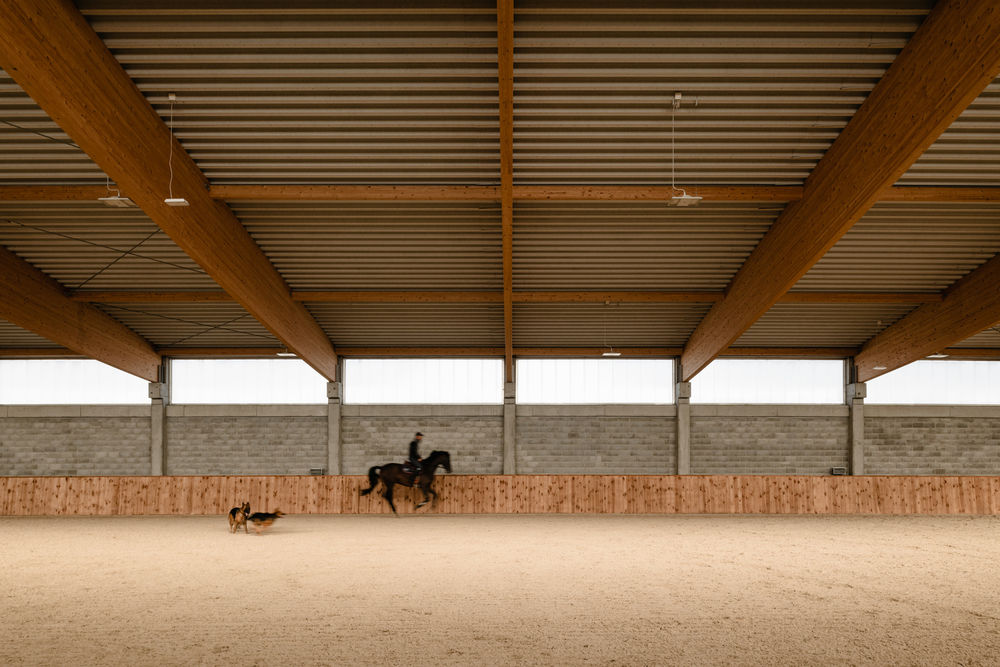 "乡村马厩的现代诠释 | Horse House Stable"