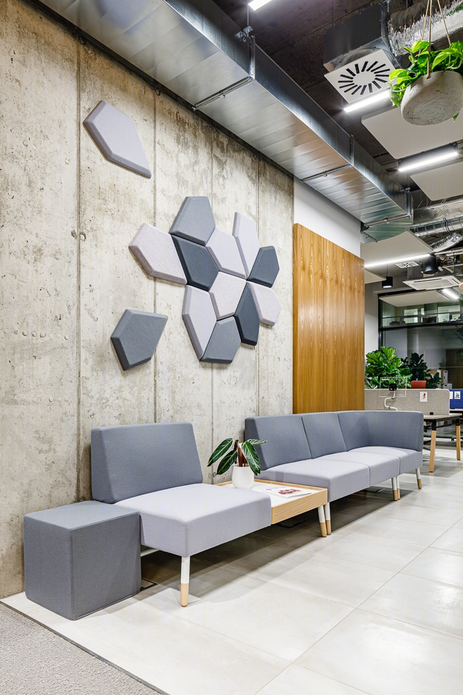 布拉格 Nowy Styl 展示厅及办公室 | 工业温暖的独特空间