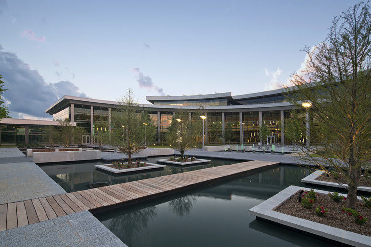 绿意盎然的技术中心—— CenturyLink Technology Center of Excellence