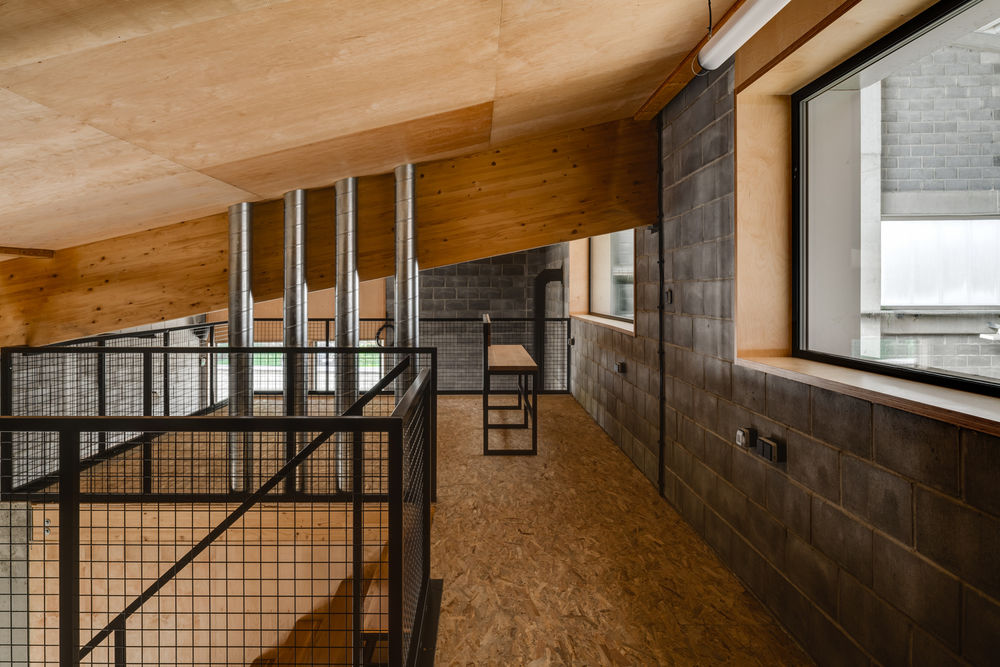 "乡村马厩的现代诠释 | Horse House Stable"