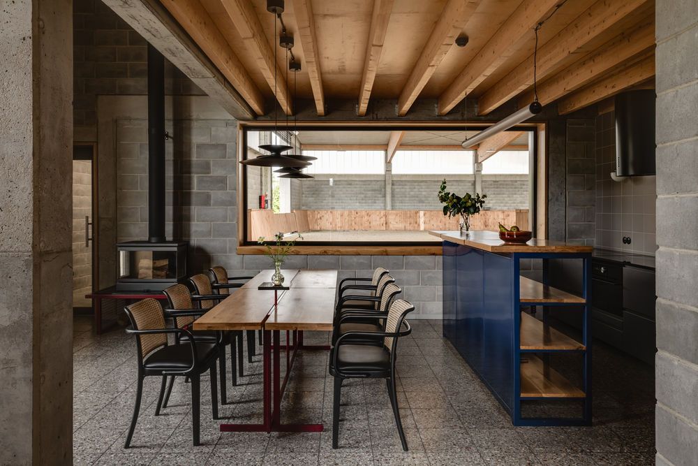 "乡村马厩的现代诠释 | Horse House Stable"