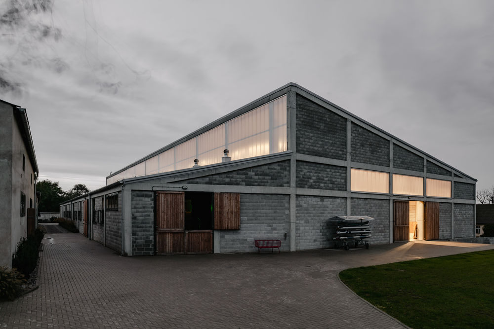 "乡村马厩的现代诠释 | Horse House Stable"