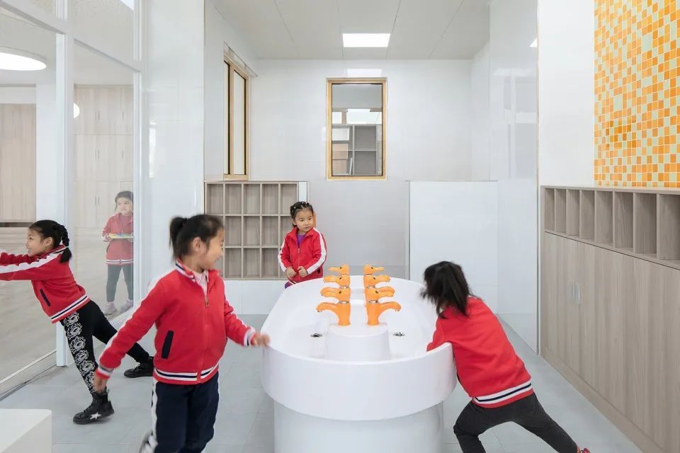 黄陵县新区幼儿园 | 自然开放的空间设计
