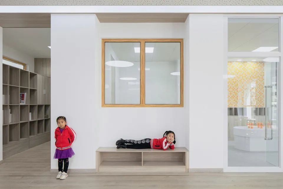 黄陵县新区幼儿园 | 自然开放的空间设计