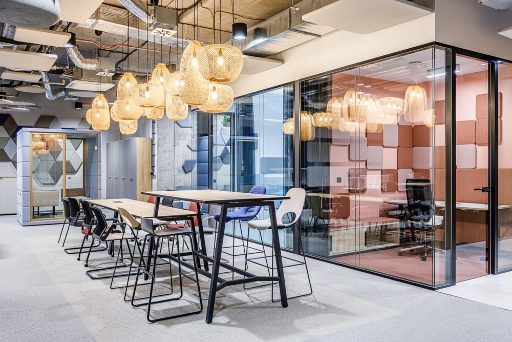 布拉格 Nowy Styl 展示厅及办公室 | 工业温暖的独特空间