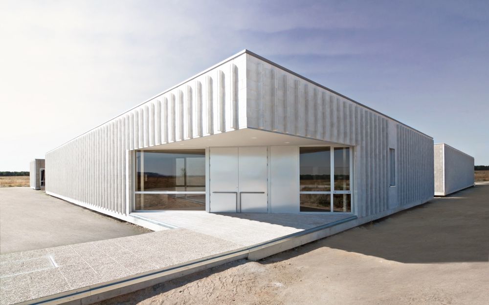 Óscar Miguel Ares Álvarez 打造温馨养老院——Housing for the Elderly