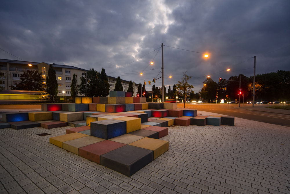 德国 Augsburg 城市星装置 | 彩色混凝土块打造独特城市景观