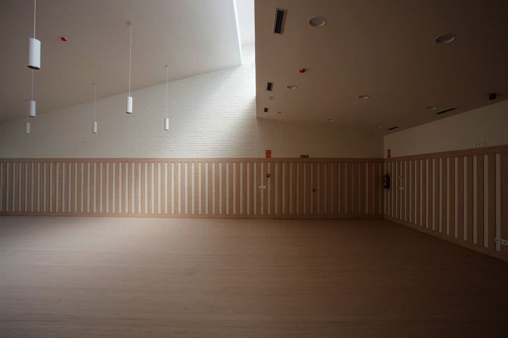 Óscar Miguel Ares Álvarez 打造温馨养老院——Housing for the Elderly