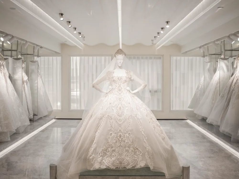 冰雪之恋 | MANLIBRIDAL 婚纱馆的极简奢华设计
