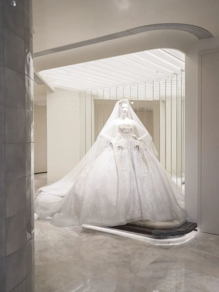 冰雪之恋 | MANLIBRIDAL 婚纱馆的极简奢华设计