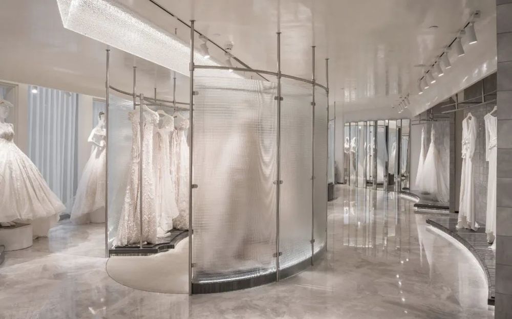 冰雪之恋 | MANLIBRIDAL 婚纱馆的极简奢华设计