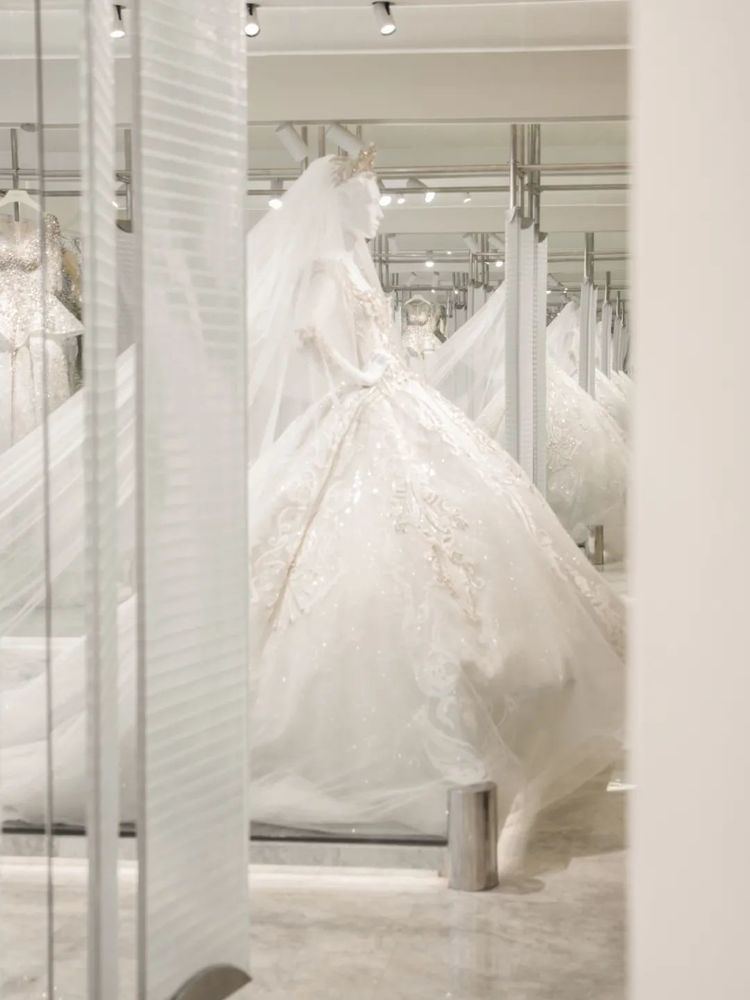 冰雪之恋 | MANLIBRIDAL 婚纱馆的极简奢华设计
