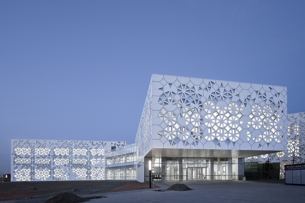 南开大学津南校区学生活动中心——自然与建筑的诗意对话