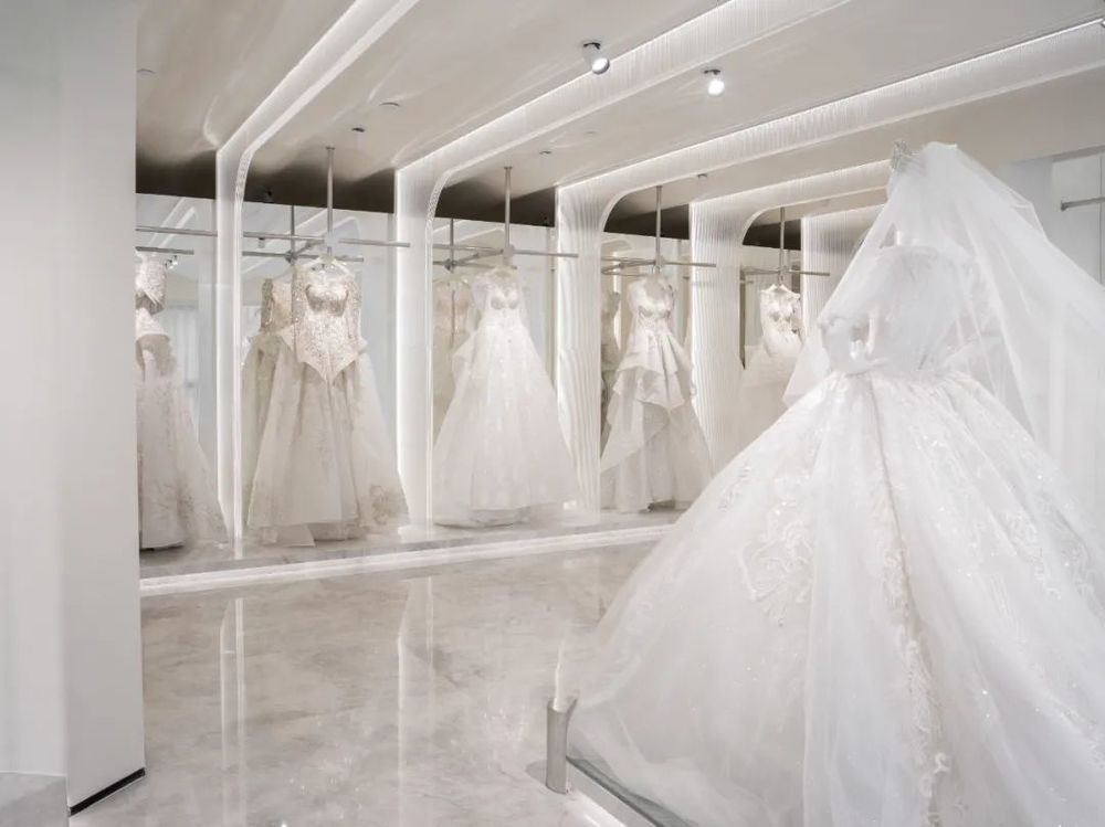 冰雪之恋 | MANLIBRIDAL 婚纱馆的极简奢华设计