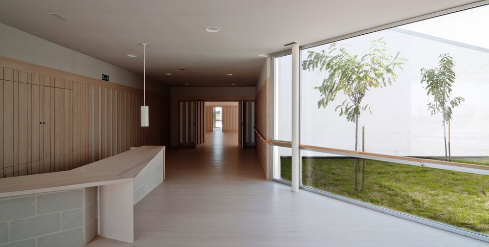 Óscar Miguel Ares Álvarez 打造温馨养老院——Housing for the Elderly