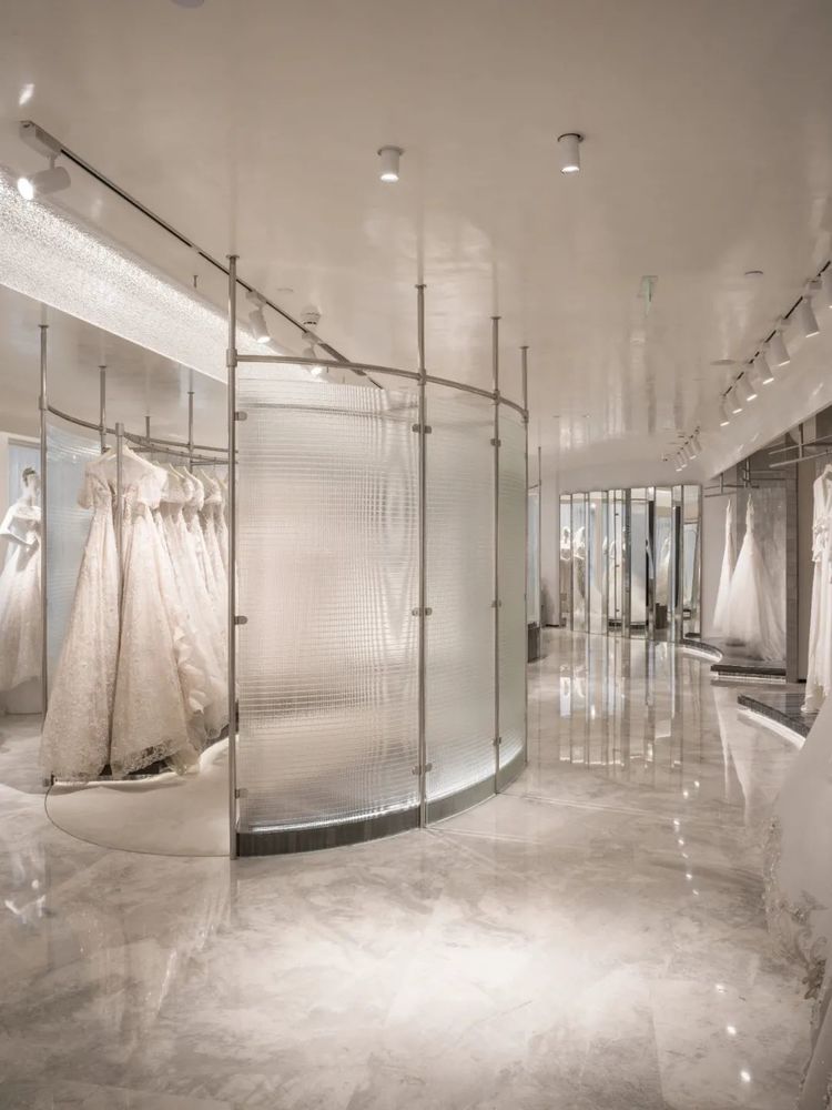 冰雪之恋 | MANLIBRIDAL 婚纱馆的极简奢华设计