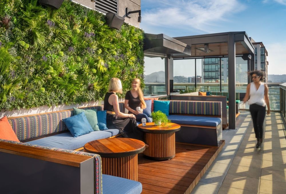 KAIYŌ Rooftop Bar | 热带绿洲般的美食逃逸