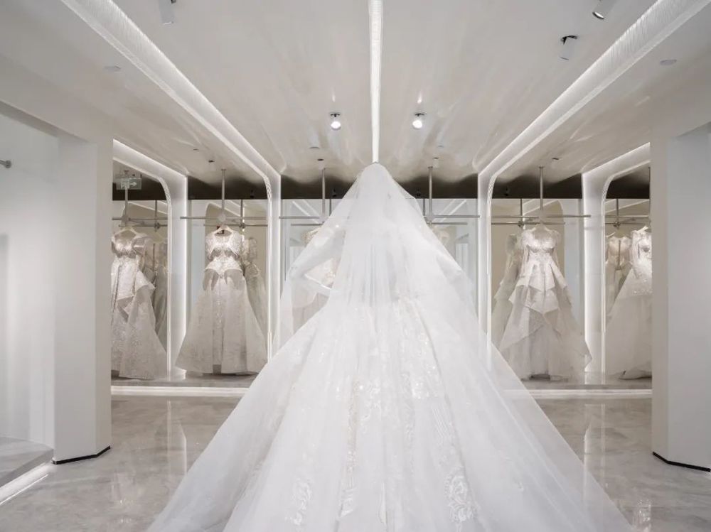 冰雪之恋 | MANLIBRIDAL 婚纱馆的极简奢华设计