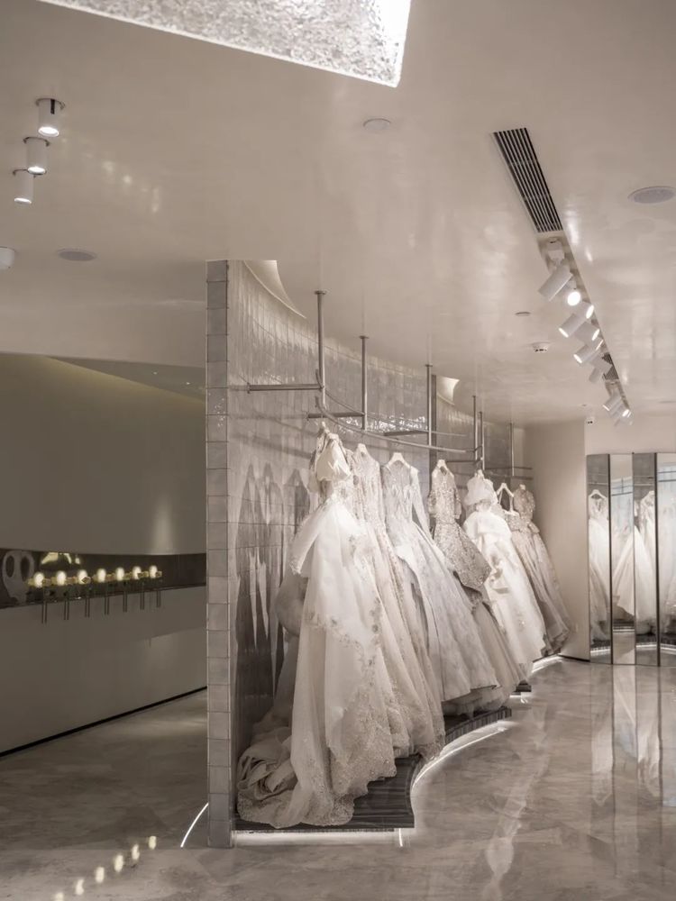 冰雪之恋 | MANLIBRIDAL 婚纱馆的极简奢华设计