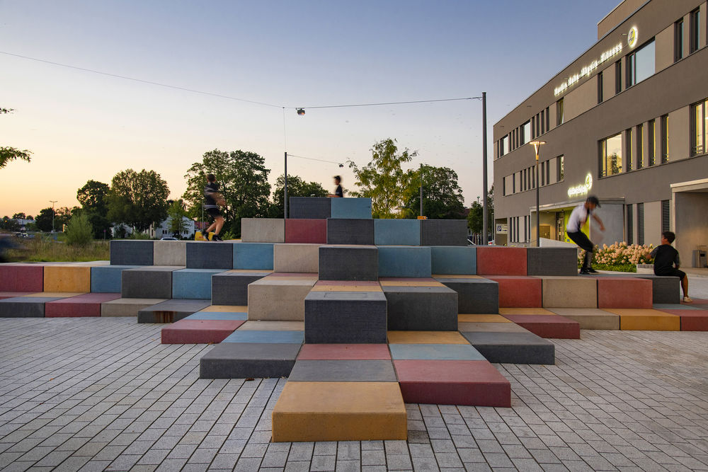 德国 Augsburg 城市星装置 | 彩色混凝土块打造独特城市景观