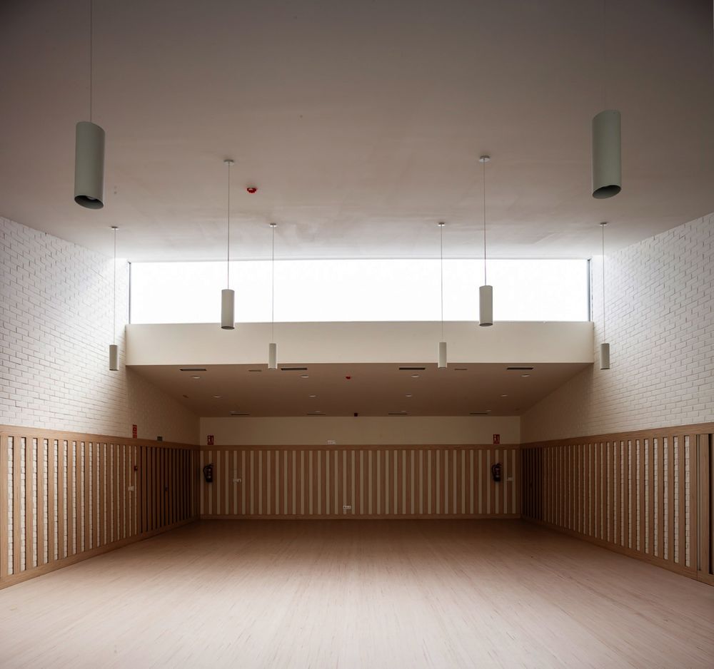 Óscar Miguel Ares Álvarez 打造温馨养老院——Housing for the Elderly