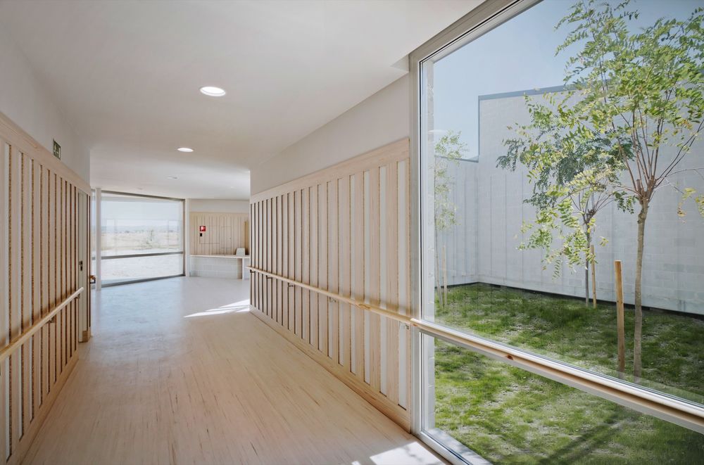 Óscar Miguel Ares Álvarez 打造温馨养老院——Housing for the Elderly