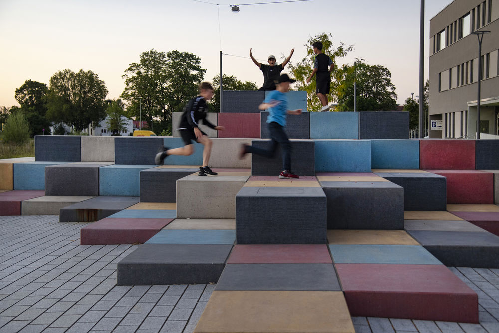 德国 Augsburg 城市星装置 | 彩色混凝土块打造独特城市景观