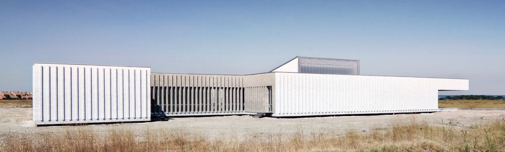Óscar Miguel Ares Álvarez 打造温馨养老院——Housing for the Elderly