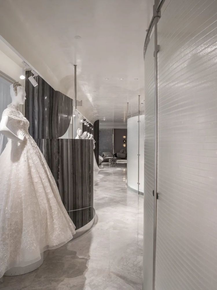 冰雪之恋 | MANLIBRIDAL 婚纱馆的极简奢华设计