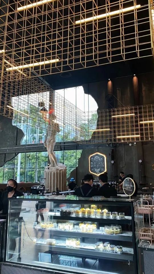 Davin Coffee | 罗马风格与极简黑金工业风的完美融合