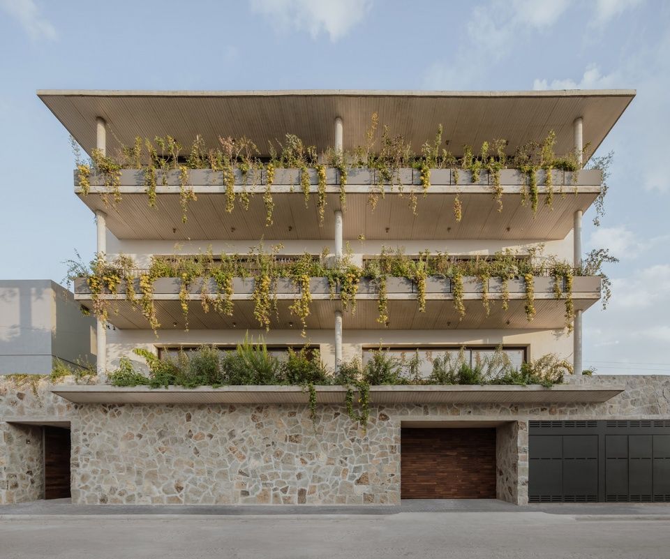 墨西哥 Hacienda Santa Bárbara 107 公寓，绿色生态阳台打造舒适生活空间