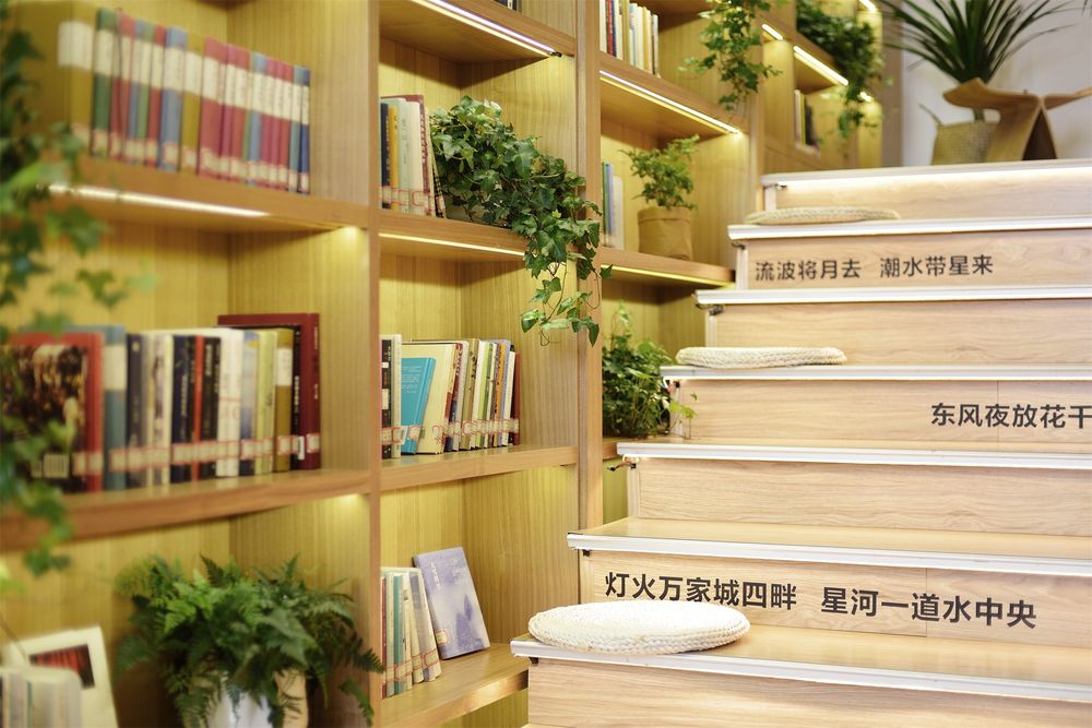 美·书馆 | 象造设计 | 湖光月色中的阅读空间