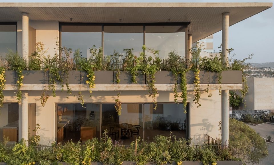 墨西哥 Hacienda Santa Bárbara 107 公寓，绿色生态阳台打造舒适生活空间