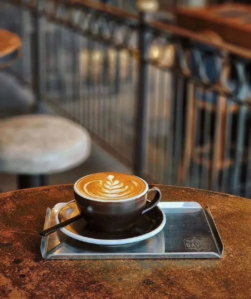 Davin Coffee | 罗马风格与极简黑金工业风的完美融合