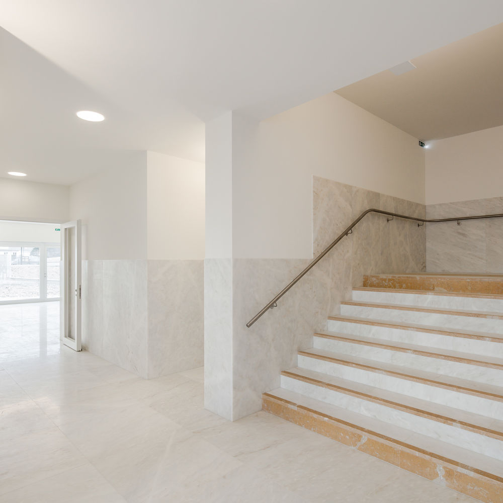 Saint-Jacques-de-la-Lande教堂，法国雷恩 / Álvaro Siza Vieira