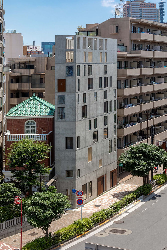 Florian Busch Architects 打造日本斜坡顶部的 NOBORI 大楼，向上攀爬的设计惊艳！