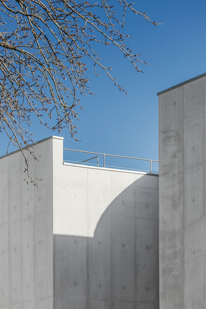 Saint-Jacques-de-la-Lande教堂，法国雷恩 / Álvaro Siza Vieira