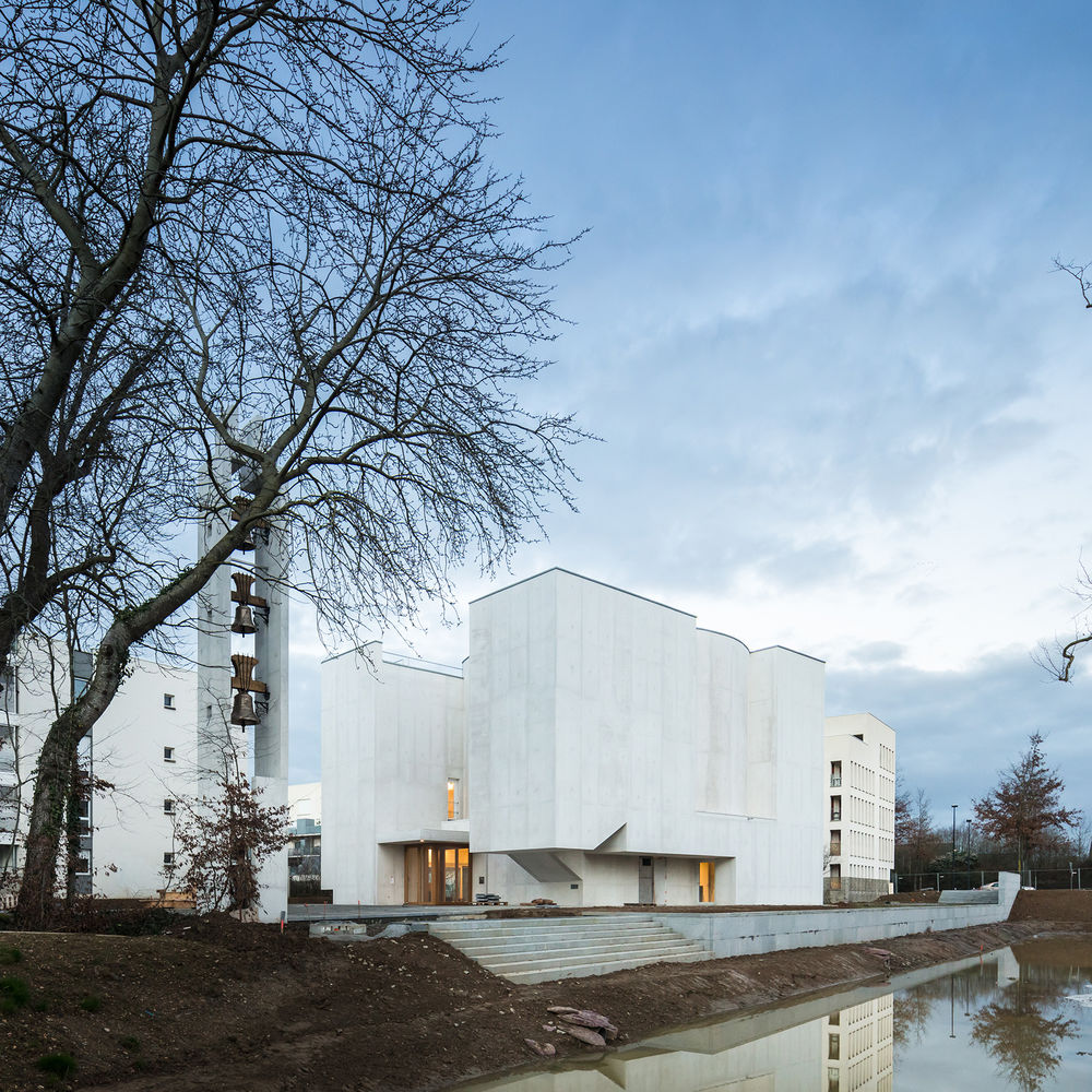 Saint-Jacques-de-la-Lande教堂，法国雷恩 / Álvaro Siza Vieira