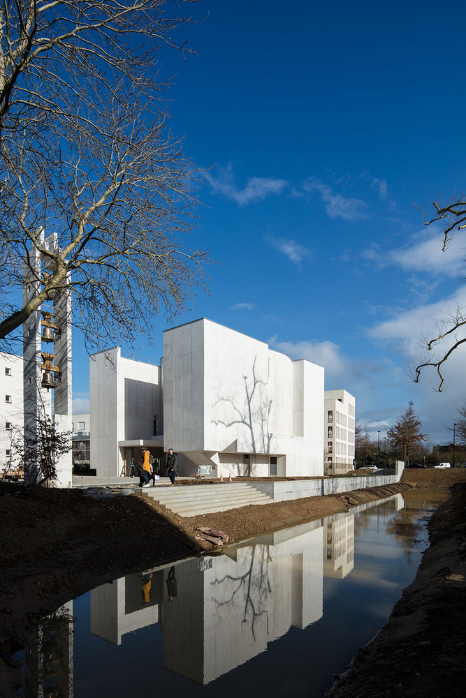 Saint-Jacques-de-la-Lande教堂，法国雷恩 / Álvaro Siza Vieira