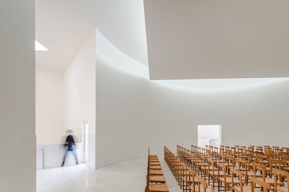 Saint-Jacques-de-la-Lande教堂，法国雷恩 / Álvaro Siza Vieira