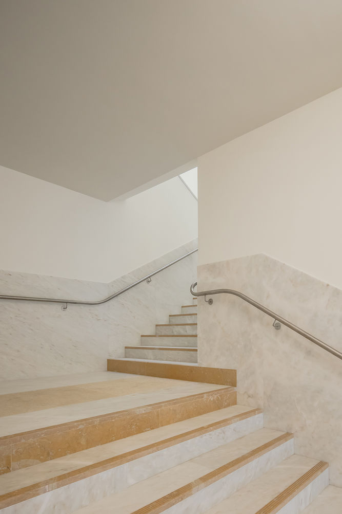 Saint-Jacques-de-la-Lande教堂，法国雷恩 / Álvaro Siza Vieira