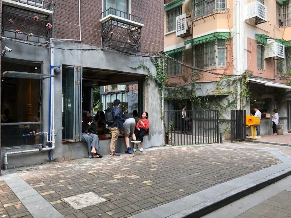 原味工业风，穿梭于社区的咖啡空间