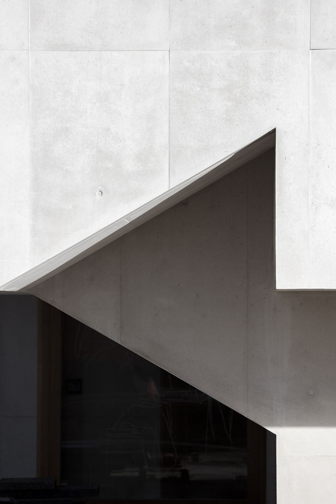 Saint-Jacques-de-la-Lande教堂，法国雷恩 / Álvaro Siza Vieira