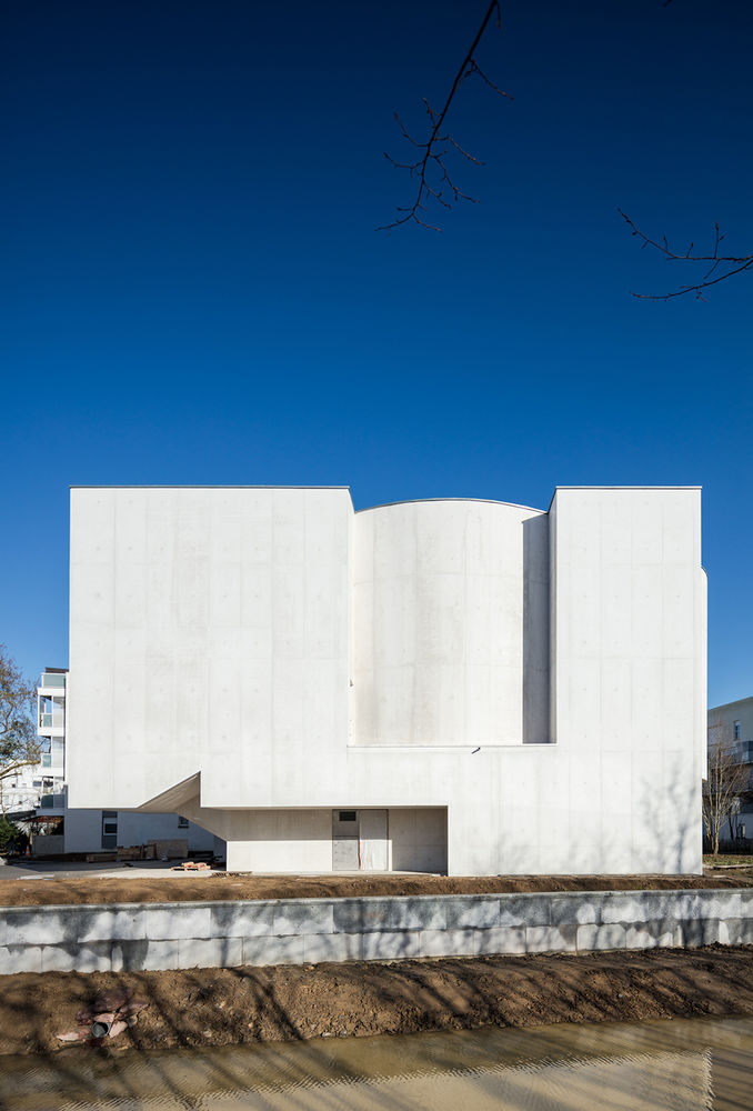 Saint-Jacques-de-la-Lande教堂，法国雷恩 / Álvaro Siza Vieira