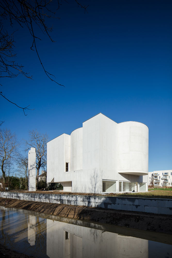 Saint-Jacques-de-la-Lande教堂，法国雷恩 / Álvaro Siza Vieira