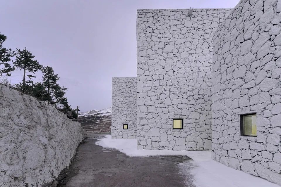 雪山之畔的藏式新旧对话——青海赞普博物馆扩建