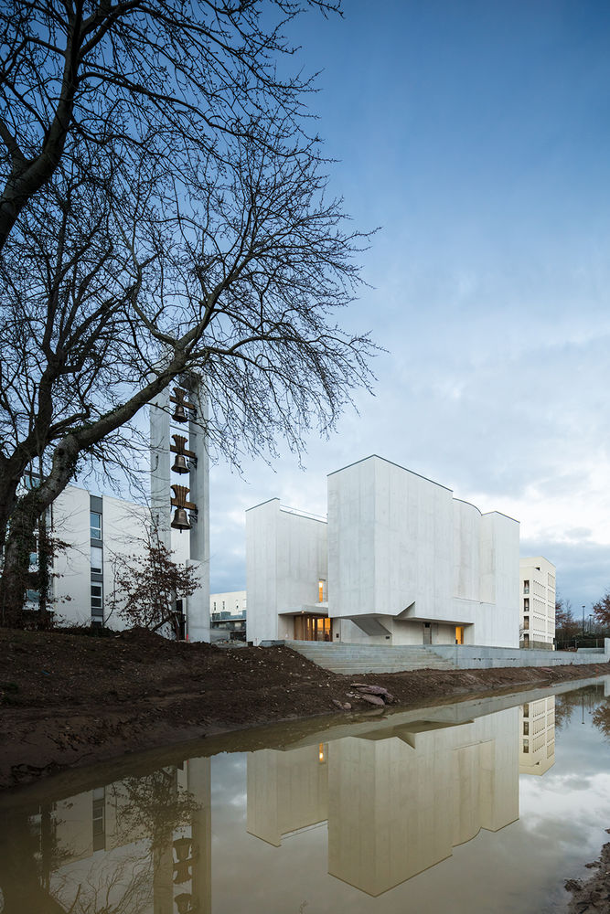 Saint-Jacques-de-la-Lande教堂，法国雷恩 / Álvaro Siza Vieira