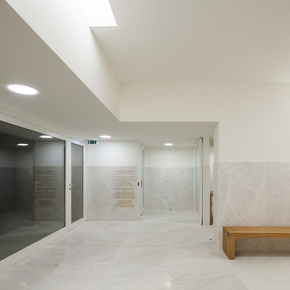 Saint-Jacques-de-la-Lande教堂，法国雷恩 / Álvaro Siza Vieira
