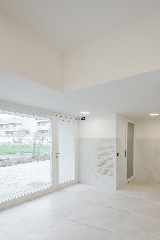 Saint-Jacques-de-la-Lande教堂，法国雷恩 / Álvaro Siza Vieira