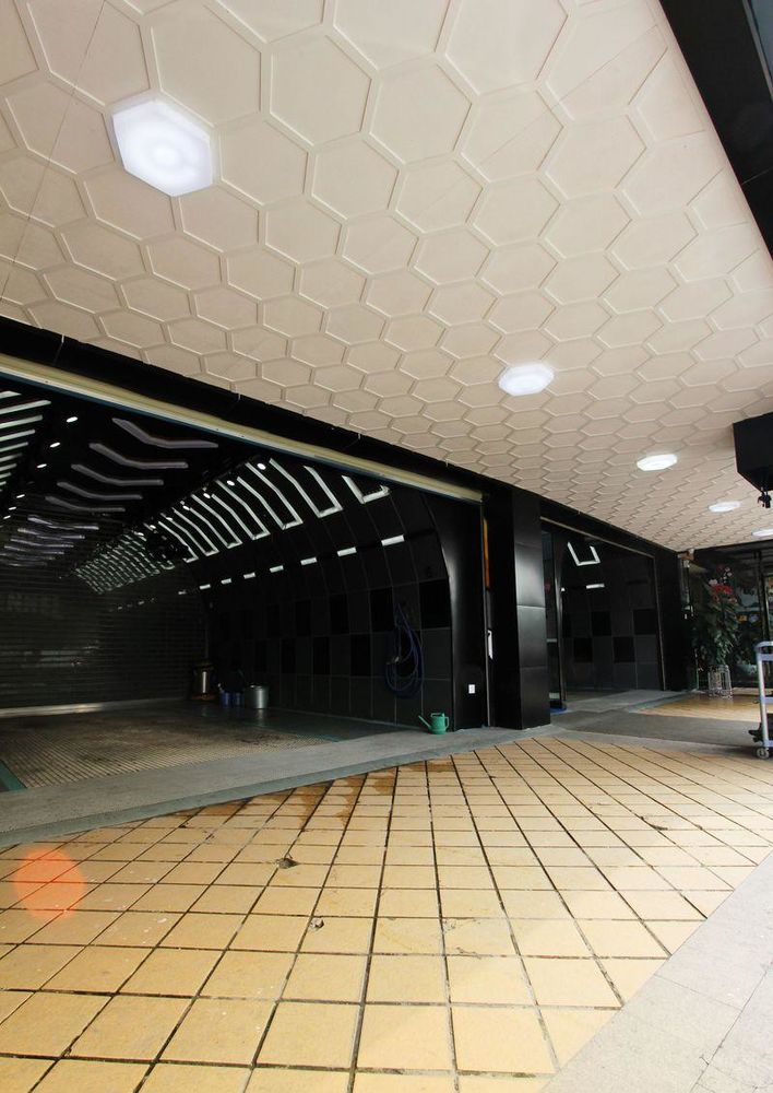 工业金属风CHINNAL汽车美容店，打造科技感视觉体验